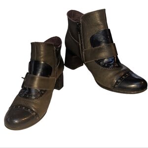 Jose Saenz women's booties olive green and black. Size 7.5  Witchy